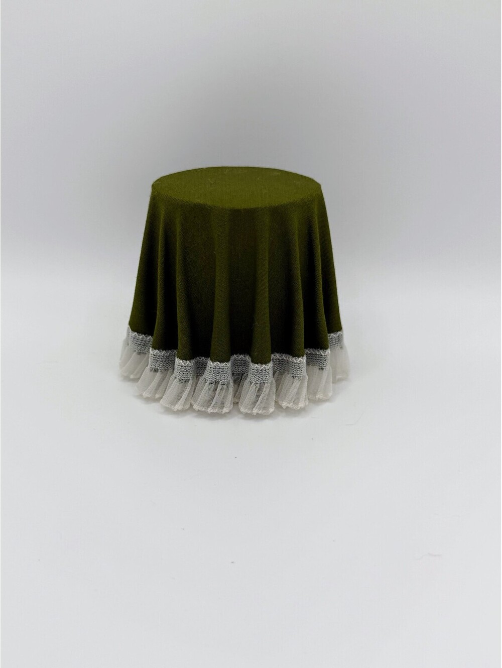 1:12 Scale Vintage Petite Princess Skirted Table Green Lace Dollhouse Furniture